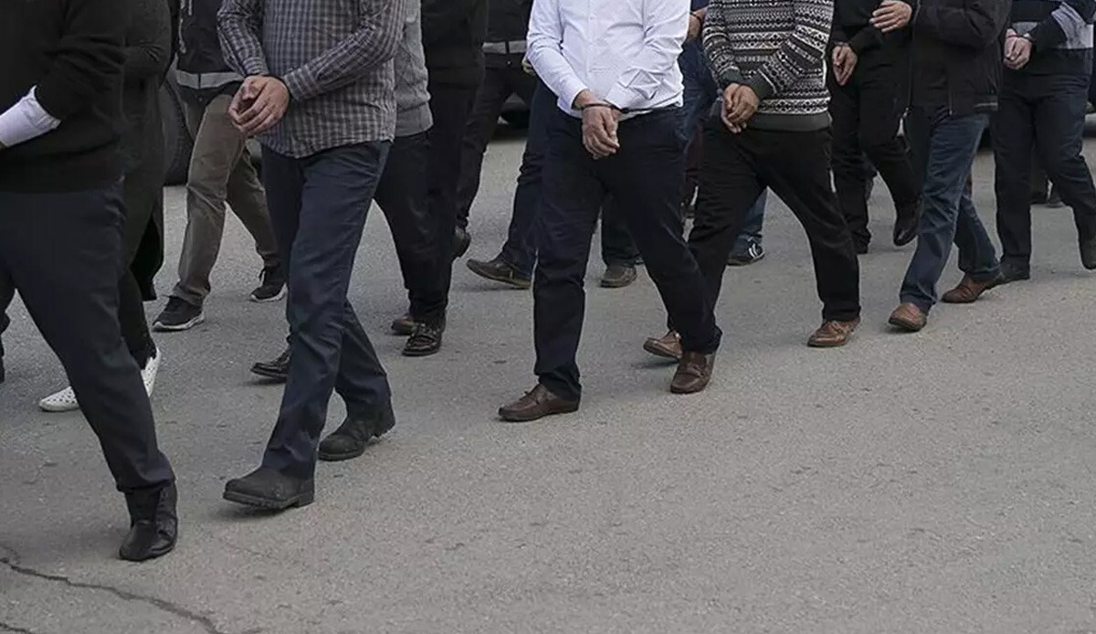 Ankara'da FETÖ'ye 2 ayrı sınav usulsüzlüğü soruşturması: 30 gözaltı Ankara'da FETÖ'ye 2 ayrı sınav usulsüzlüğü soruşturması: 30 gözaltı