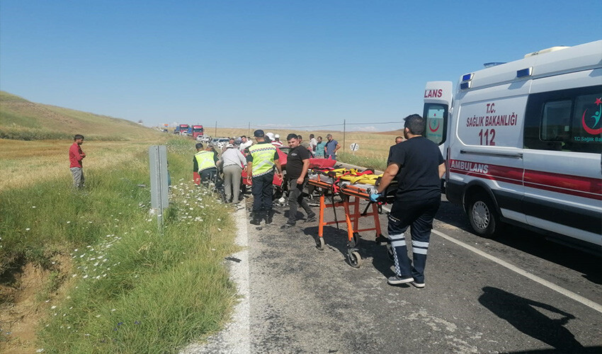 Çorum’da feci kaza! İki otomobil kafa kafaya çarpıştı: 1 ölü, 2 yaralı Çorum’da feci kaza! İki otomobil kafa kafaya çarpıştı: 1 ölü, 2 yaralı