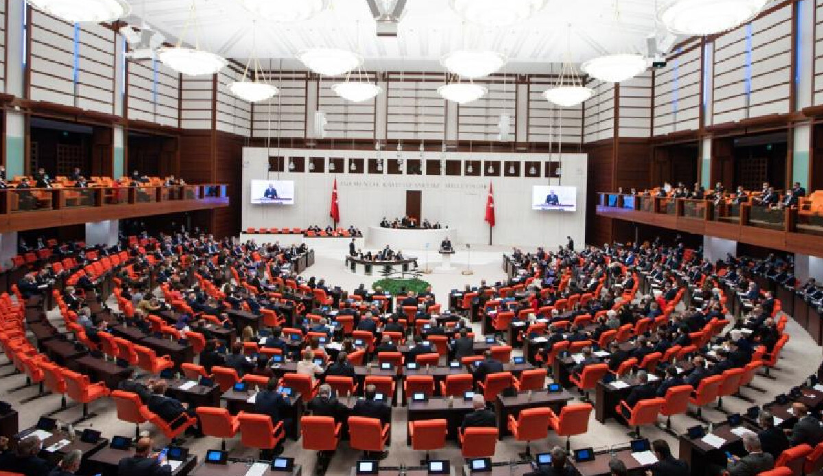 Torba yasaya özel hüküm koyuldu: Emekli vekillere yüzde 25 zam