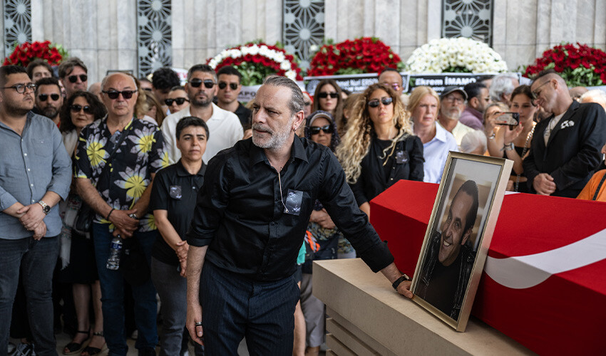 Ozan Güven, Uğur'un tabutunu bir an olsun yalnız bırakmadı