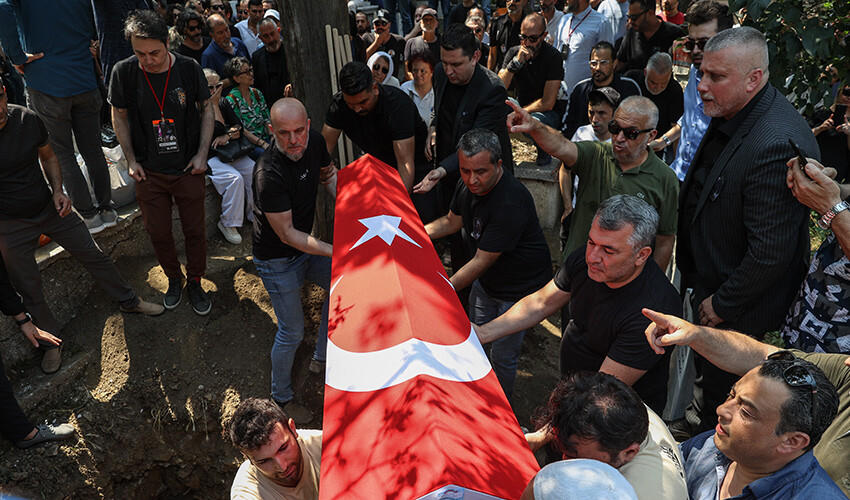 Özkan Uğur gözyaşlarıyla son yolculuğuna uğurlandı