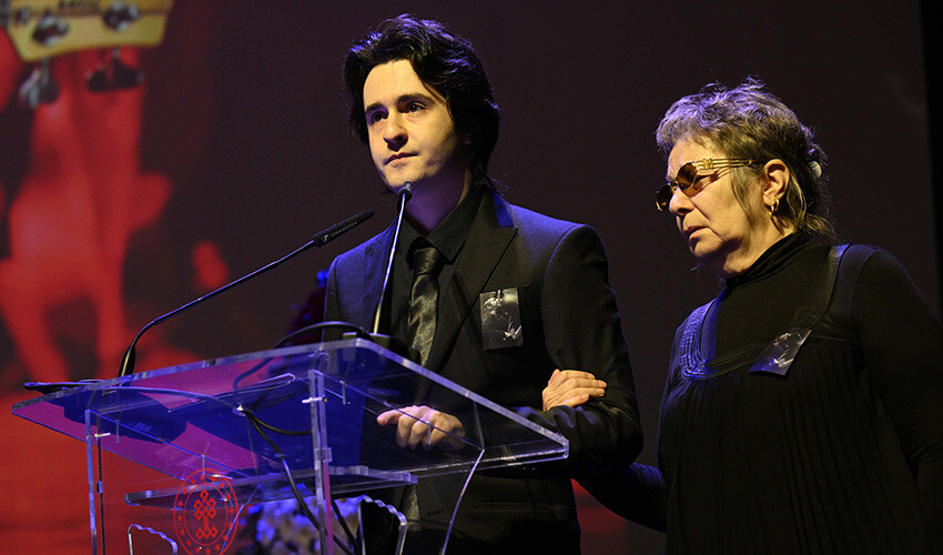 Özkan Uğur’a dostlarından MFÖ şarkısı ile veda... Cenazede gözyaşları sel oldu