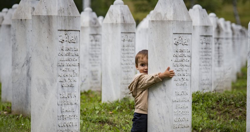 SREBRENİTSA SOYKIRIMI NEDİR? Srebrenitsa katliamı nerede, hangi ülkede? Srebrenica Çiçeği ne anlama geliyor? SREBRENİTSA SOYKIRIMI NEDİR? Srebrenitsa katliamı nerede, hangi ülkede? Srebrenica Çiçeği ne anlama geliyor?