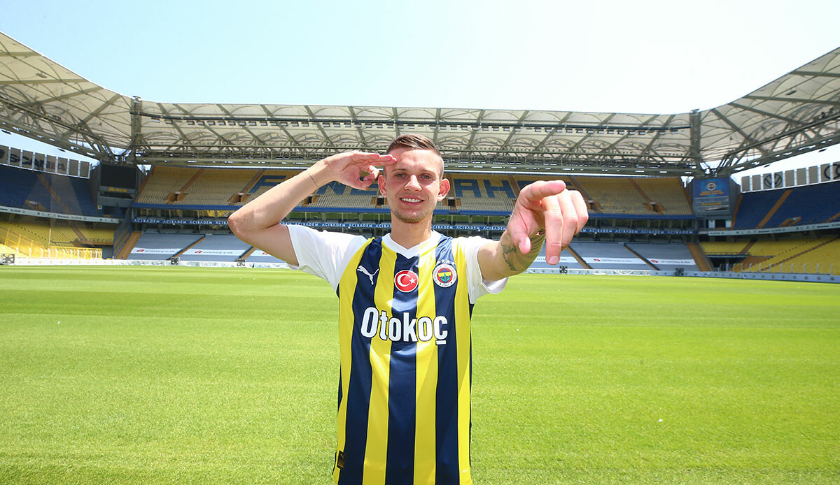 Son Dakika Fenerbahçe haberi: Sebastian Szymanski transferi resmen açıklandı Son Dakika Fenerbahçe haberi: Sebastian Szymanski transferi resmen açıklandı