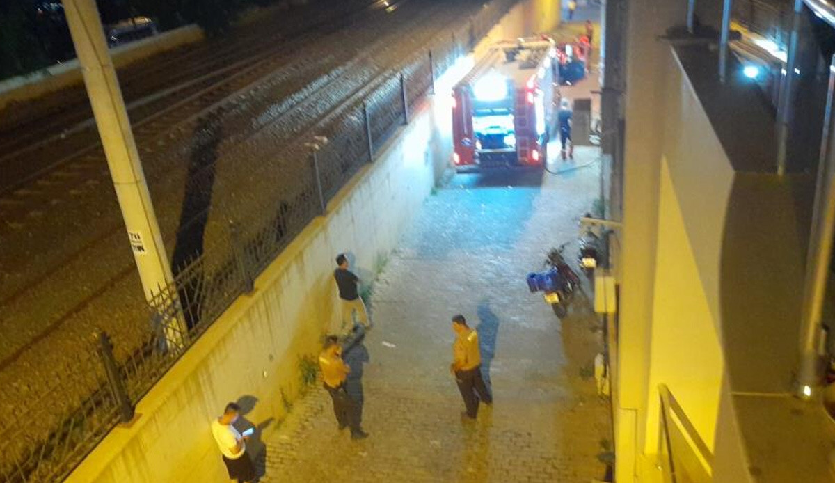 İzmir'de evde patlama! Sesi duydu, panikle balkondan atladı İzmir'de evde patlama! Sesi duydu, panikle balkondan atladı