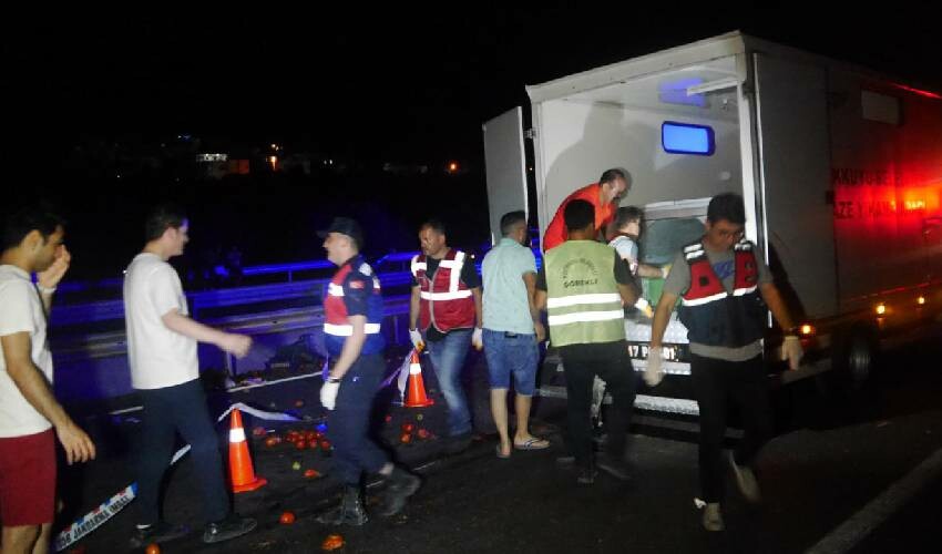 Çanakkale-İzmir karayolunda feci kaza! Kamyonun freni patladı: Ölü ve yaralılar var Çanakkale-İzmir karayolunda feci kaza! Kamyonun freni patladı: Ölü ve yaralılar var