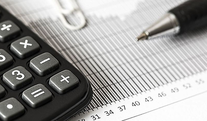 <p>Akıllı telefonlardan alınan vergiler şu şekilde:</p><p><strong>-Kültür Bakanlığı Payı (%1)</strong></p><p><strong>-TRT Bandrolü (%12)</strong></p><p><strong>-Özel Tüketim Vergisi (%25 ya da % 40 ya da %50)</strong></p><p><strong>-Katma Değer Vergisi (%20)</strong></p>