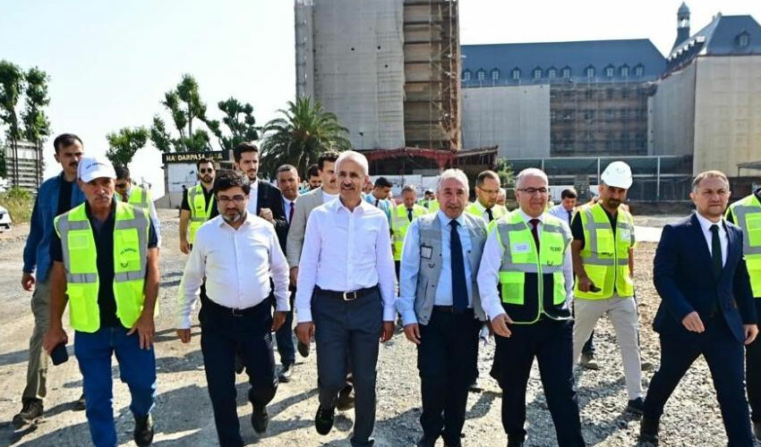 Arkeopark alanındaki çalışmalar tarihe ışık tutacak: Bakan Uraloğlu, Haydarpaşa Garı için tarih verdi