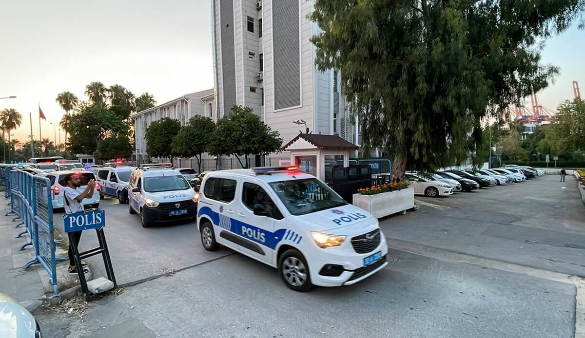İstanbul'da 6 şüpheli hakkında FETÖ'den gözaltı kararı İstanbul'da 6 şüpheli hakkında FETÖ'den gözaltı kararı