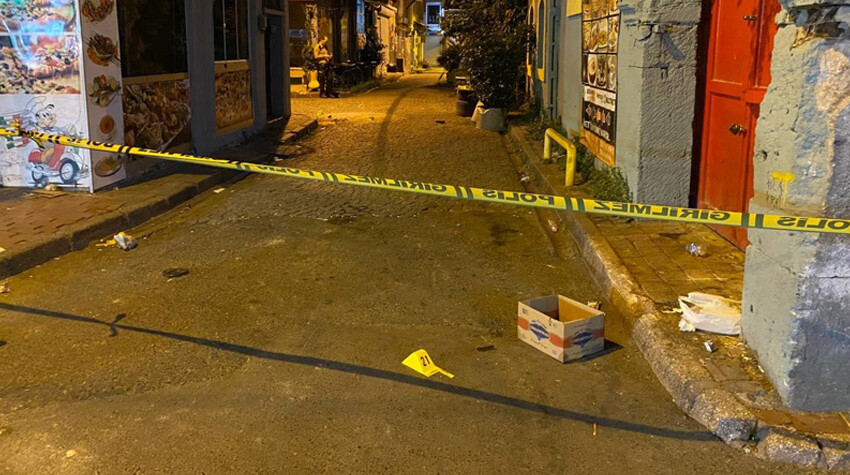 Fatih’te dehşet dakikaları: Sokak ortasında çatıştılar Fatih’te dehşet dakikaları: Sokak ortasında çatıştılar