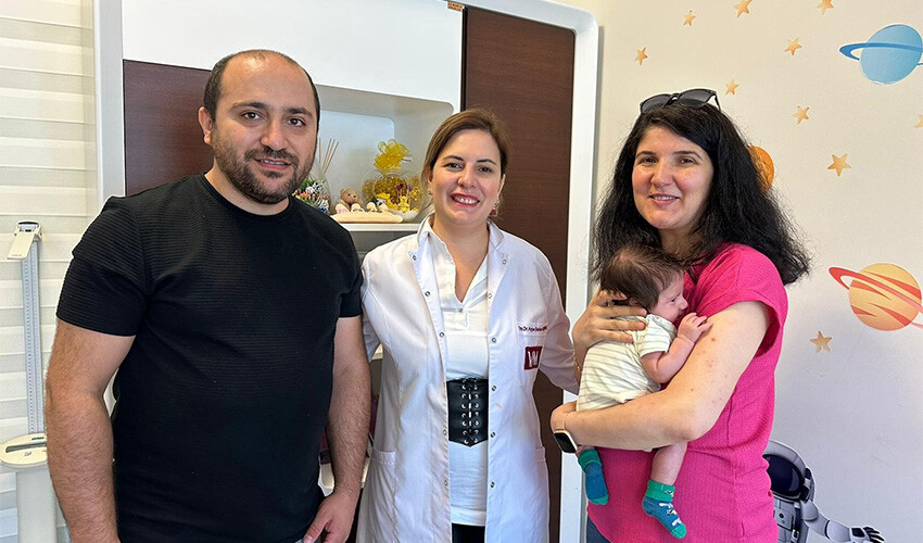 Çok nadir görülüyor: Doktorlar apar topar ameliyata aldı, minik bebek hayata tutundu Çok nadir görülüyor: Doktorlar apar topar ameliyata aldı, minik bebek hayata tutundu