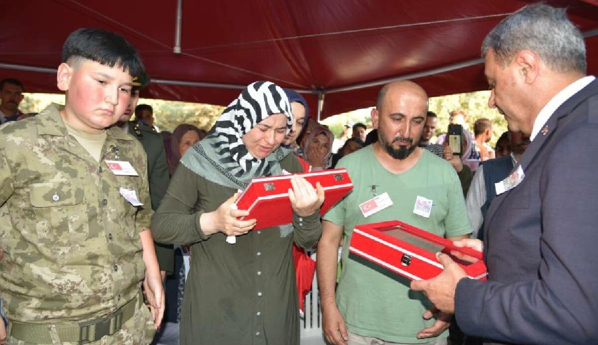 Şehit Ramazan Sarıkaya gözyaşları içinde toprağa verildi