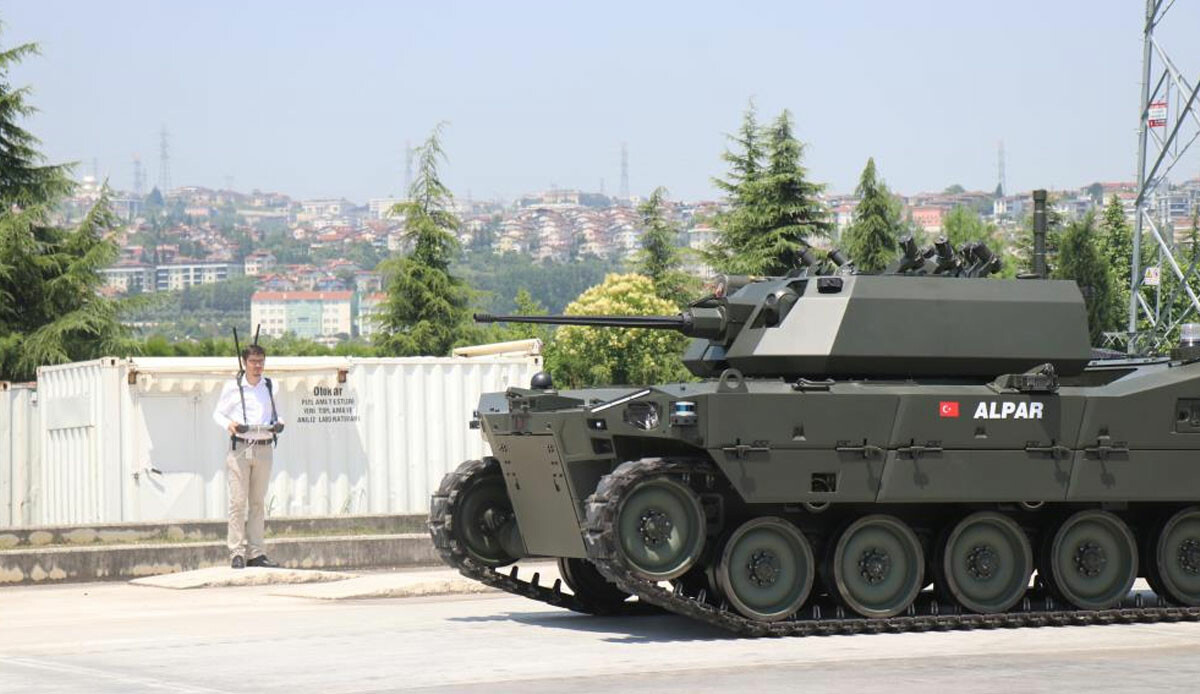 Savunma sanayiinin yeni göz bebeği: Paletli insansız zırhlı araç ALPAR görücüye çıktı!