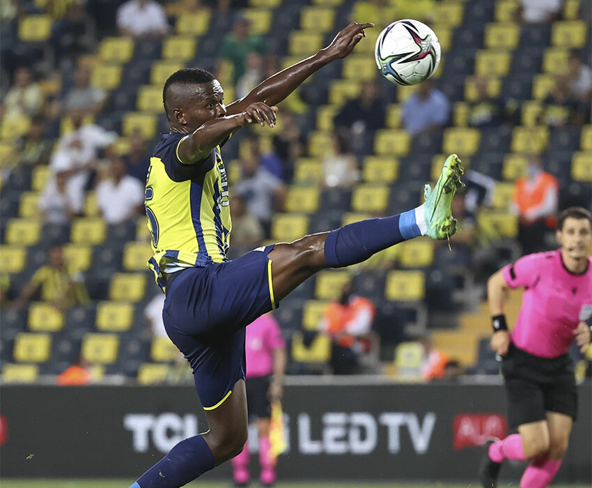 Fenerbahçe, 6 milyon euroya alınan Samatta'nın sözleşmesini feshetti! Tanzanyalı golcü Yunanistan'a gitti Fenerbahçe, 6 milyon euroya alınan Samatta'nın sözleşmesini feshetti! Tanzanyalı golcü Yunanistan'a gitti