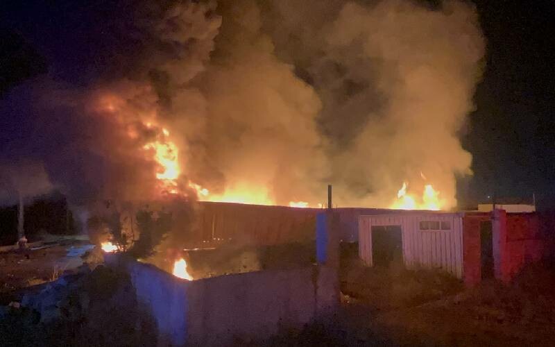 Kocaeli'de geri dönüşüm fabrikasında korkutan yangın Kocaeli'de geri dönüşüm fabrikasında korkutan yangın