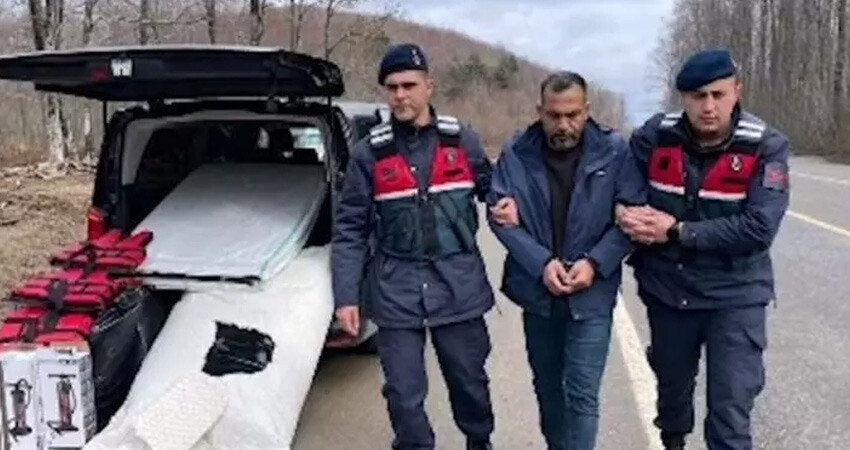 Bakan Yerlikaya duyurdu! Kaçak göçmen organizatörlerine darbe: 18 kişi yakalandı Bakan Yerlikaya duyurdu! Kaçak göçmen organizatörlerine darbe: 18 kişi yakalandı