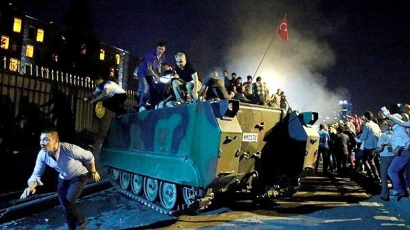 AK Partili Yılmaz'ın 15 Temmuz mesajı dikkat çekti: Dünyada örneği az olan bir direniş AK Partili Yılmaz'ın 15 Temmuz mesajı dikkat çekti: Dünyada örneği az olan bir direniş