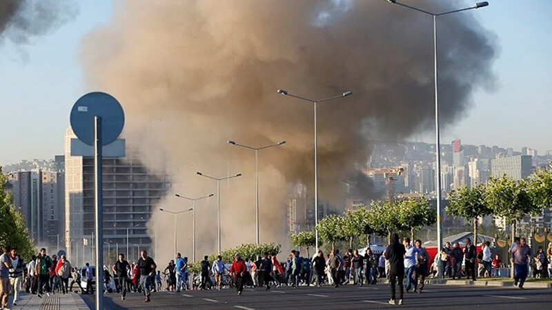 AK Partili Yılmaz'ın 15 Temmuz mesajı dikkat çekti: Dünyada örneği az olan bir direniş AK Partili Yılmaz'ın 15 Temmuz mesajı dikkat çekti: Dünyada örneği az olan bir direniş
