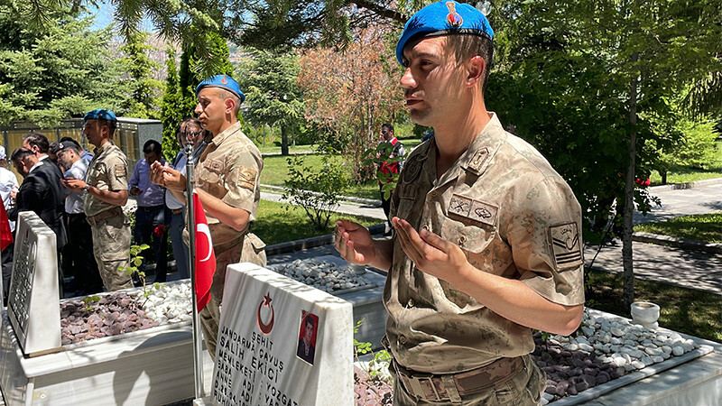 İç Anadolu'da camilerde 15 Temmuz şehitleri için mevlit okutuldu İç Anadolu'da camilerde 15 Temmuz şehitleri için mevlit okutuldu