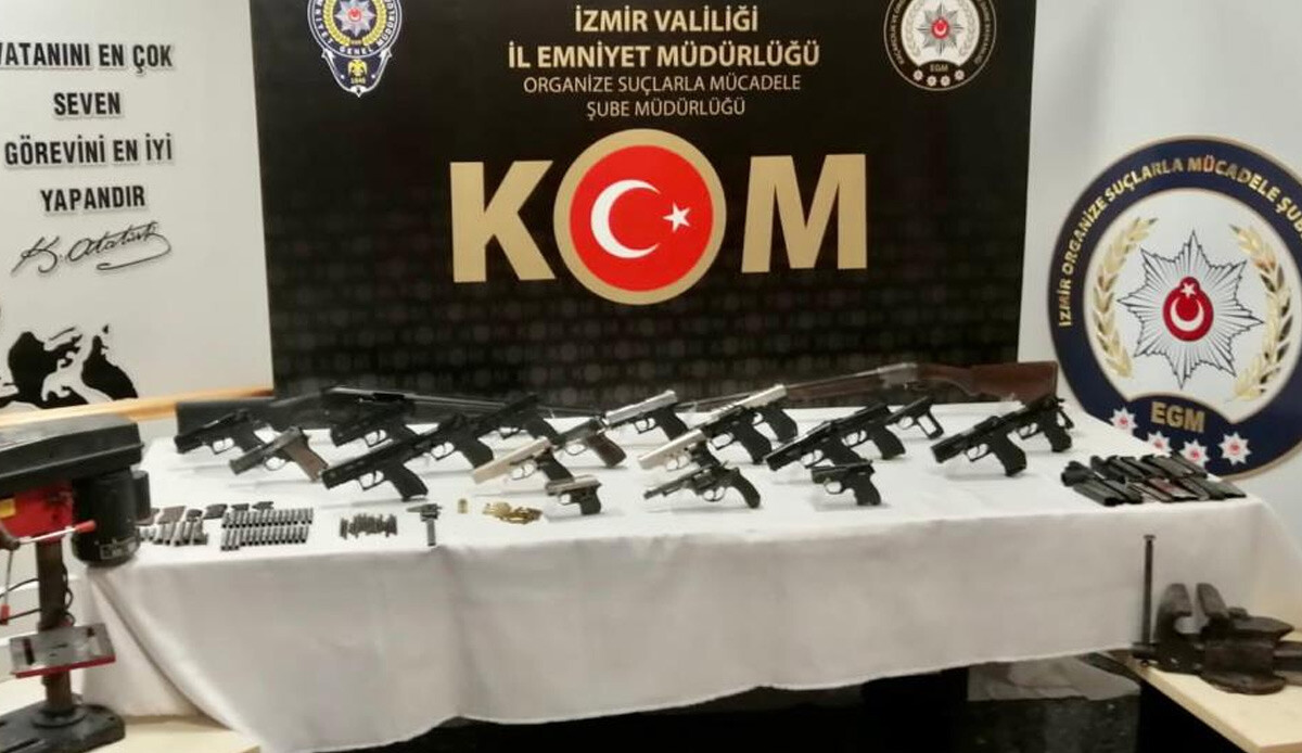 İzmir&#039;de yasadışı silah operasyonu!