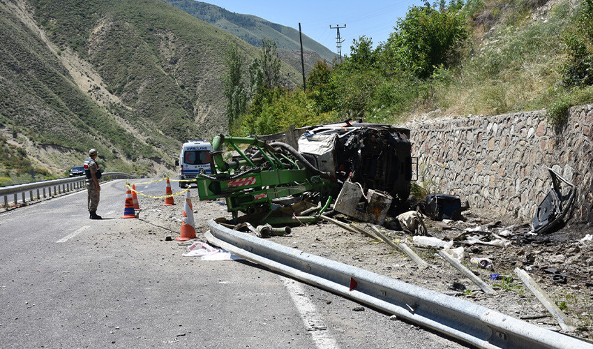 Erzurum'da korkunç kaza: Beton mikserinin freni patladı Erzurum'da korkunç kaza: Beton mikserinin freni patladı