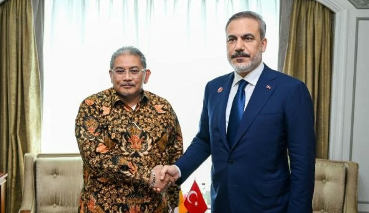 Hakan Fidan, ASEAN zirvesinde ikili görüşmelere devam ediyor Hakan Fidan, ASEAN zirvesinde ikili görüşmelere devam ediyor