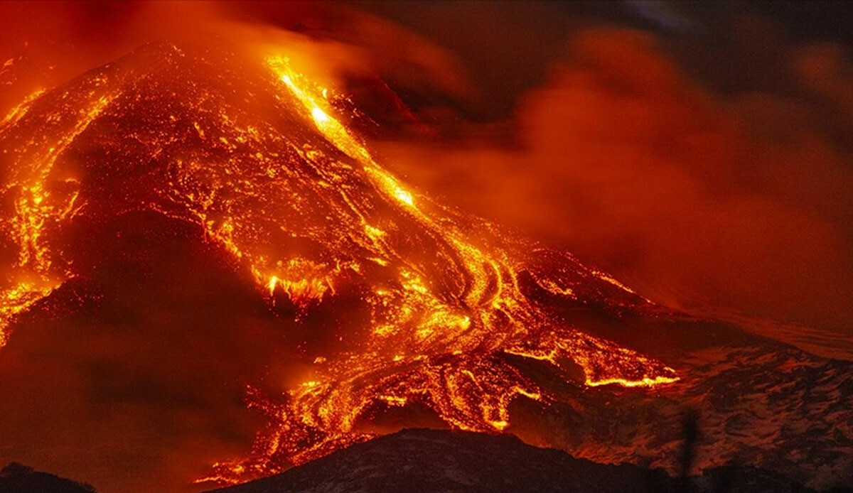 3 yılda 3. kez patladı: Fagradalsfjall Yanardağı’nın fotoğrafları görenleri etkiledi!