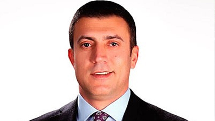 15 Temmuz programında talihsiz olay! Hınıs Belediye Başkanı Erdoğan Eren kürsüde kalp krizi geçirdi