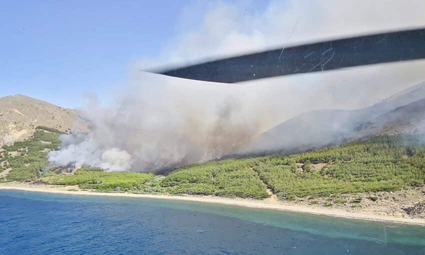 Çanakkale Gökçeada'da orman yangını çıktı, havadan karadan müdahale sürüyor