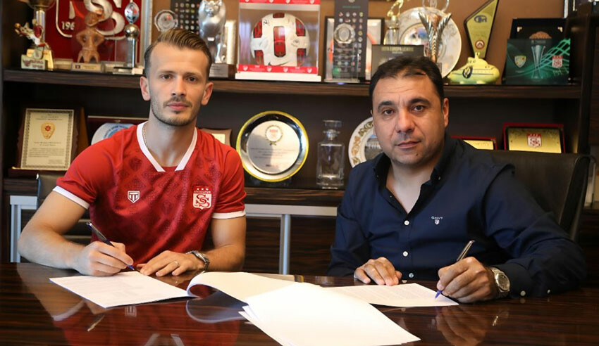 Sivasspor'un 2. yaz transferini Abdulkadir Parmak oldu