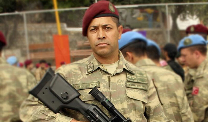 Zekai Aksakallı anlatırken gözyaşlarına hakim olamadı!  Zekai Aksakallı anlatırken gözyaşlarına hakim olamadı!