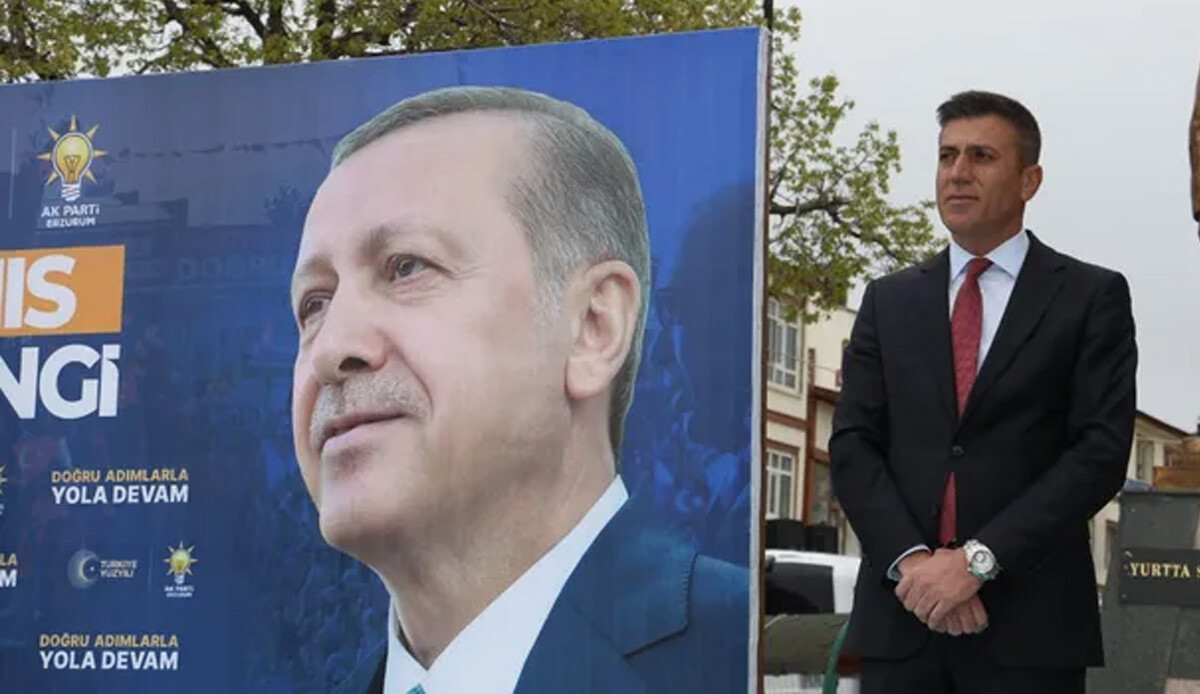 15 Temmuz programında talihsiz olay! Hınıs Belediye Başkanı Erdoğan Eren kürsüde kalp krizi geçirdi