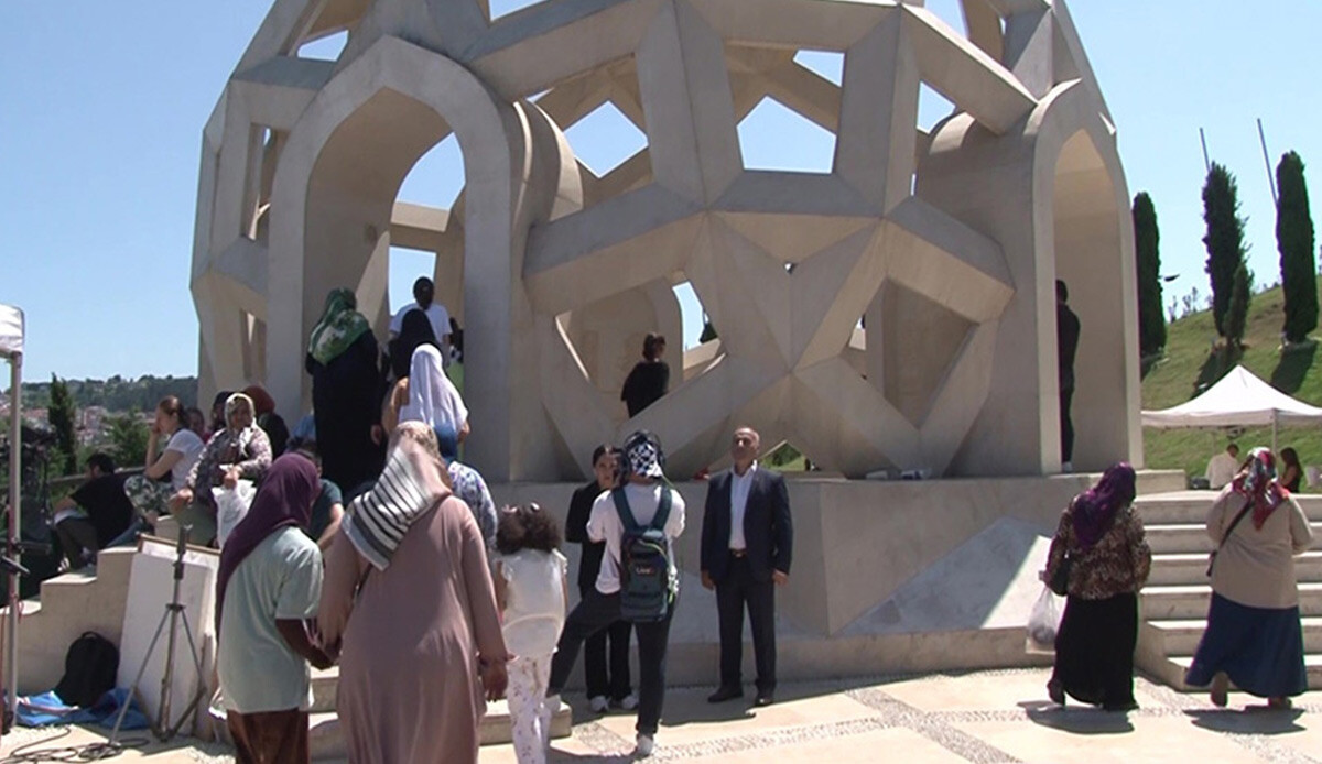 15 Temmuz günü vatandaştan 15 Temmuz Şehitler Anıtı'na yoğun ilgi