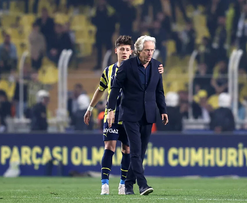 Jorge Jesus'tan Arda Güler yorumu: Benim sayemde Real Madrid'e transfer oldu Jorge Jesus'tan Arda Güler yorumu: Benim sayemde Real Madrid'e transfer oldu
