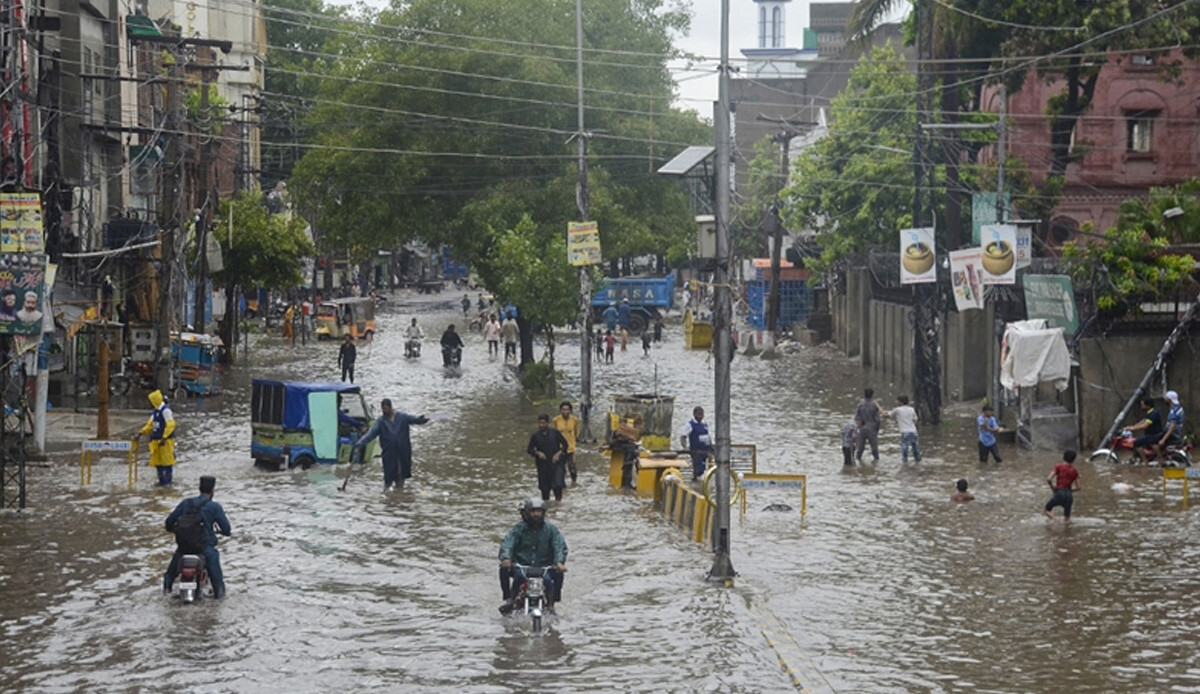 Pakistan'ı sel vurdu: 14 bin kişi tahliye edildi Pakistan'ı sel vurdu: 14 bin kişi tahliye edildi