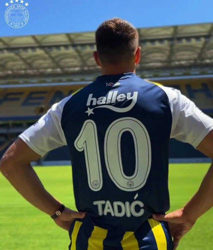 Dusan Tadic 10 numarayı giydi, imzayı attı! Alacağı maaş belli oldu Dusan Tadic 10 numarayı giydi, imzayı attı! Alacağı maaş belli oldu