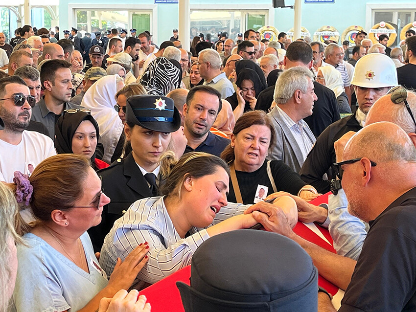 Şehit Alp Efe Bekit son yolculuğuna uğurlandı! Cumhurbaşkanı Erdoğan aileye baş sağlığı diledi