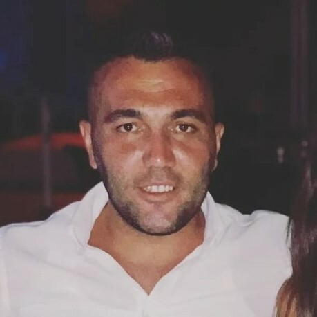 Komşu vahşeti! 9 yaşındaki kızının gözü önünde öldürüldü Komşu vahşeti! 9 yaşındaki kızının gözü önünde öldürüldü