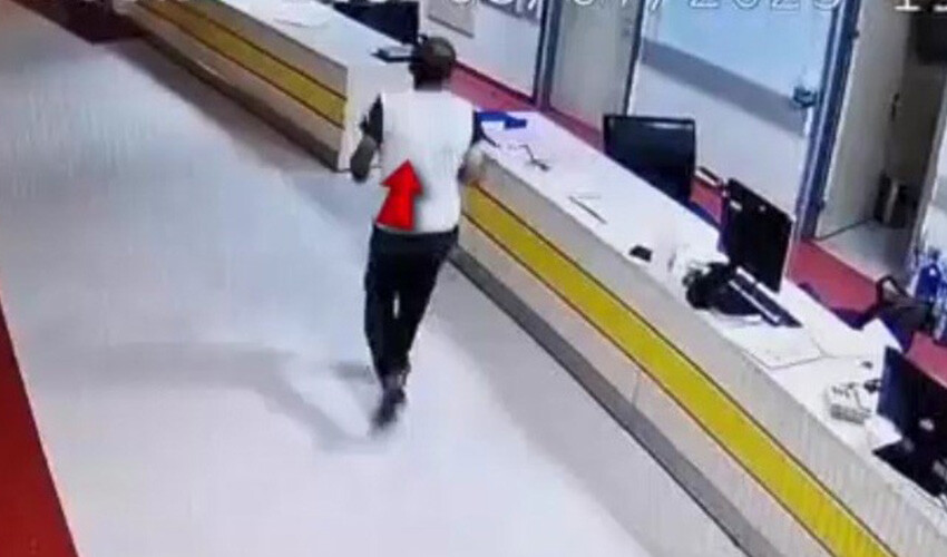 Hastane hırsızı, çalışanların cep telefonlarını çalıp kaçtı Hastane hırsızı, çalışanların cep telefonlarını çalıp kaçtı