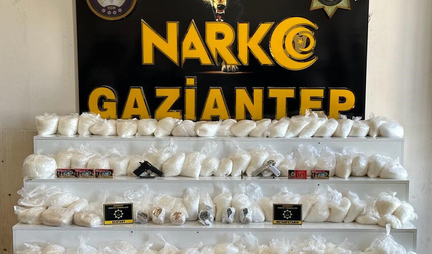 Şüpheli aracı durdurdular, valiz valiz uyuşturucu buldular