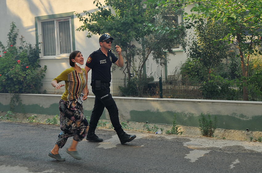 Çanakkale'de yangın sürüyor! Çan yolu ulaşıma kapatıldı