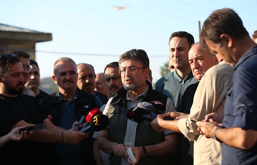 Çanakkale'de yangın sürüyor! Çan yolu ulaşıma kapatıldı