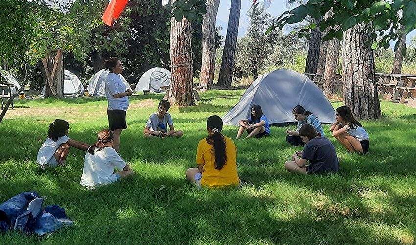 Bu kamp çocukları cep telefonu ve televizyondan uzaklaştırıyor! Bu kamp çocukları cep telefonu ve televizyondan uzaklaştırıyor!