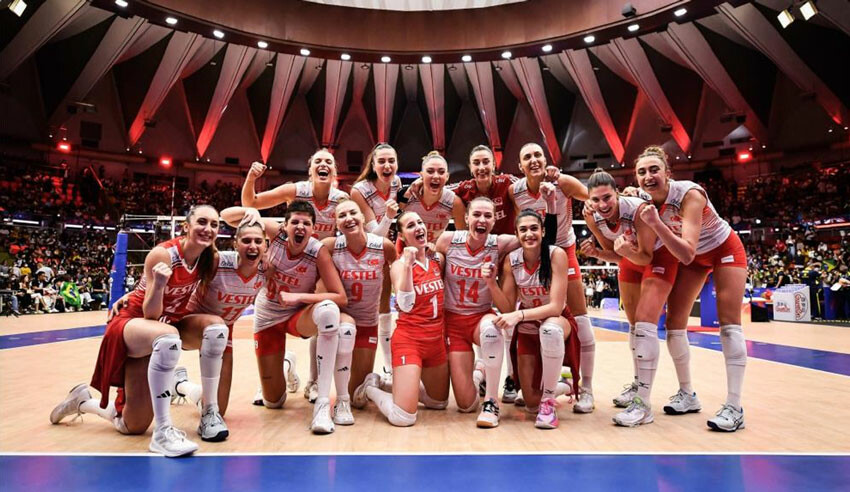 Zehra Güneş Milletler Ligi şampiyonluğunu depremde hayatını kaybeden voleybolcu Ceren Topal’a adadı Zehra Güneş Milletler Ligi şampiyonluğunu depremde hayatını kaybeden voleybolcu Ceren Topal’a adadı