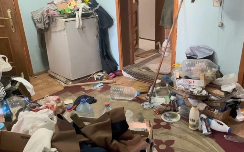 Boşaltılması 3 gün sürecek… Bu kez çöp ev değil, çöp bina!