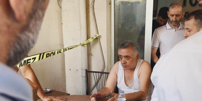 Balkonda içtiği sigara yangın çıkardı: 1'i polis 2 kişi dumandan etkilendi