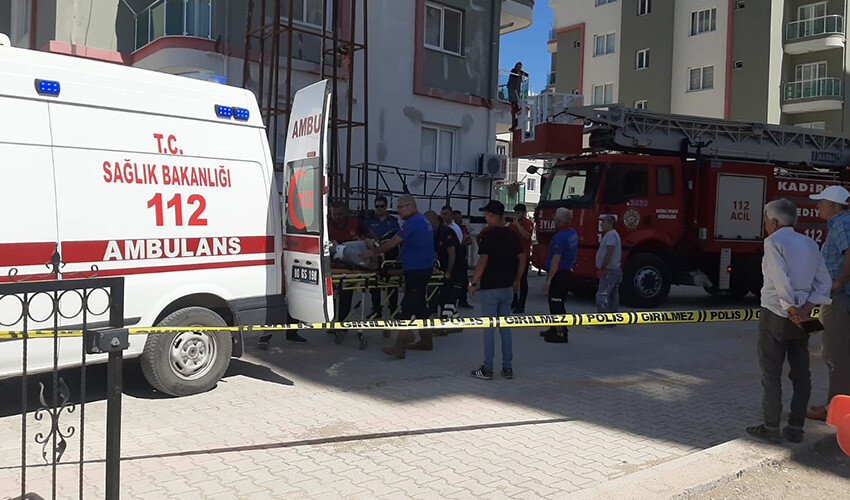 İnşaat iskelesinden düştü, emniyet kemeri sayesinde faciadan dönüldü