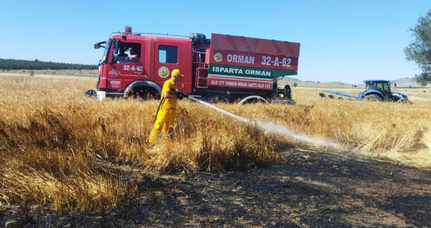 Tarladaki çay keyfi tarlayı kül döndürdü: 20 dönüm araziyi yaktı Tarladaki çay keyfi tarlayı kül döndürdü: 20 dönüm araziyi yaktı