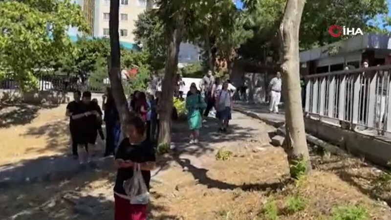 Sondakika! Bakırköy'de hastanede yangın: Hastalar tahliye edildi Sondakika! Bakırköy'de hastanede yangın: Hastalar tahliye edildi