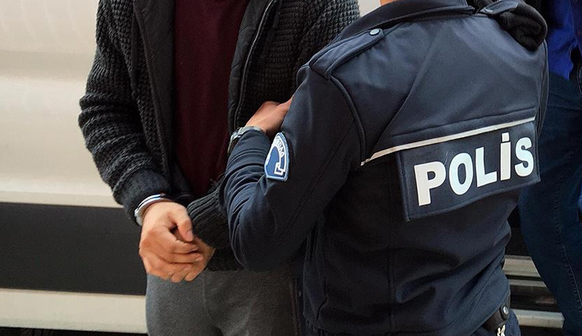 Kesinleşmiş cezası bulunan firari FETÖ’cü yakalandı Kesinleşmiş cezası bulunan firari FETÖ’cü yakalandı
